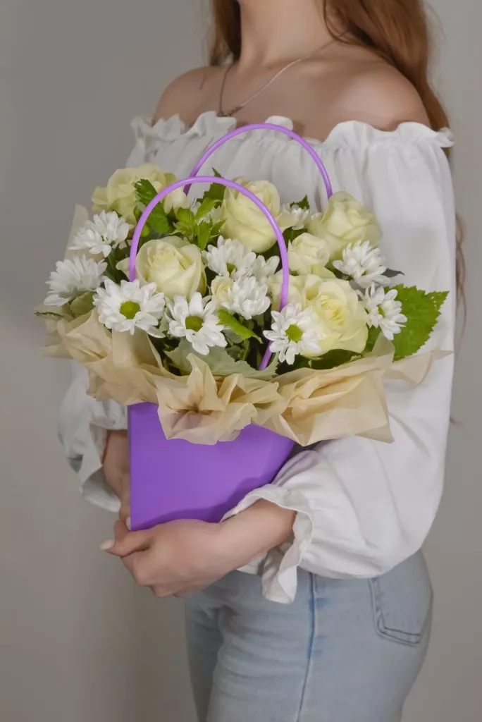 сумочка с цветами фиолетовая с белыми цветами