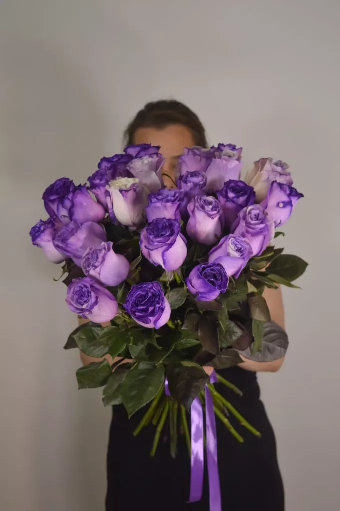 Роза 60 см фиолетового цвета 25шт под ленту