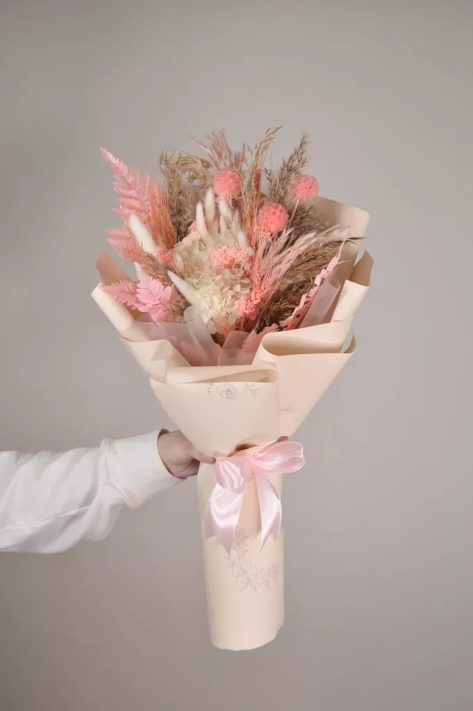 Папоротник стабилизированный 3шт ,Лагурус 10шт,Скабиоза 3шт, Гортензия сухоцвет 2шт,Камыш 3шт оформление под ленту