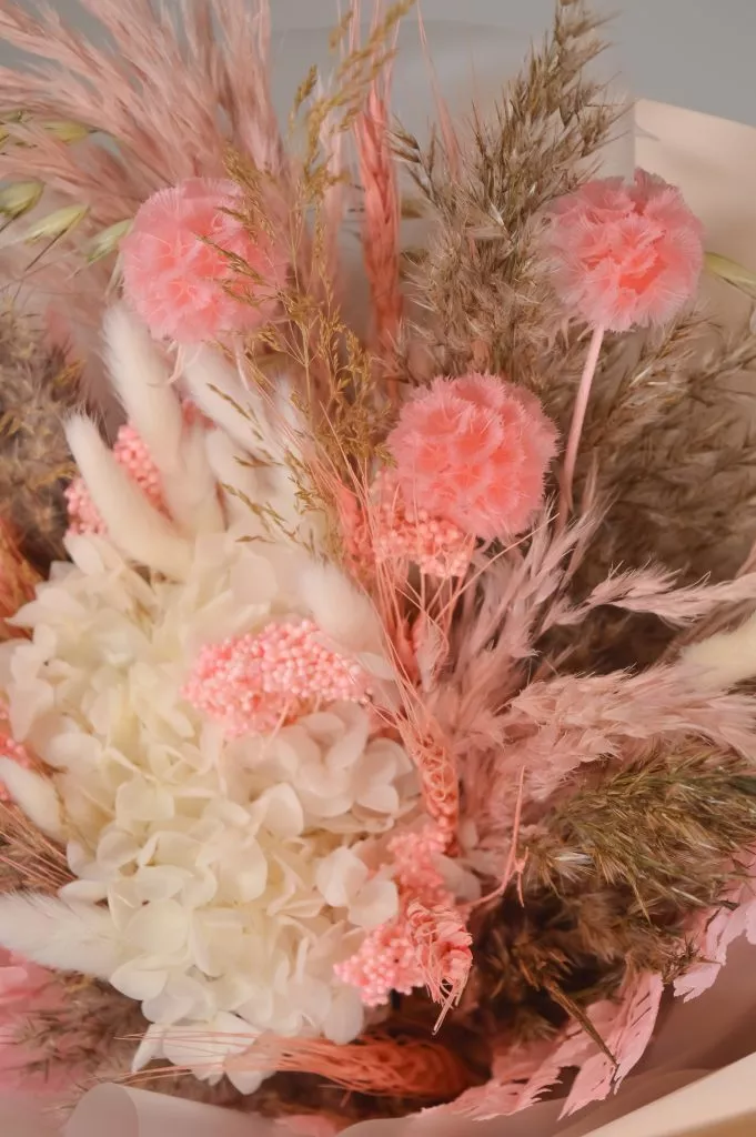 Папоротник стабилизированный 3шт ,Лагурус 10шт,Скабиоза 3шт, Гортензия сухоцвет 2шт,Камыш 3шт оформление под ленту
