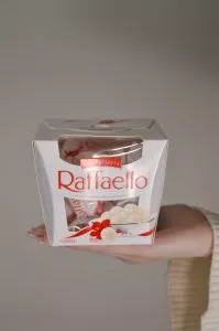 Коробка конфет "Raffaello"